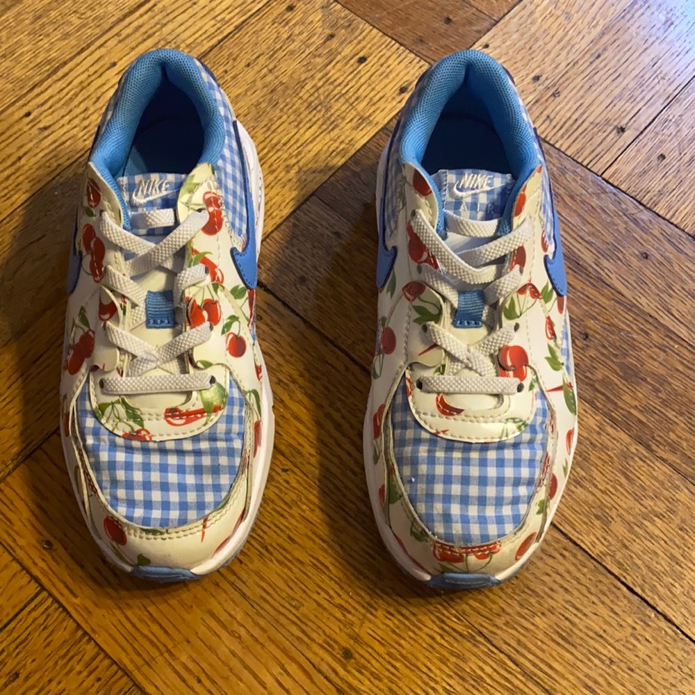 Girls Nike exclusive air max